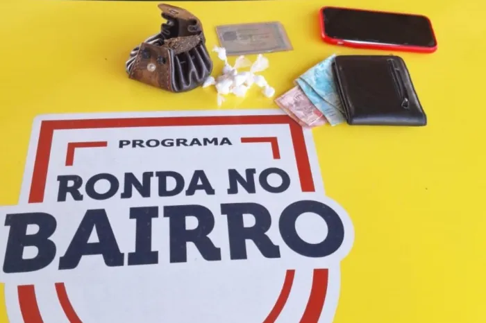 Drogas apreendida com o jovem de 22 anos que foi preso e levado para a Central de Flagrantes - Ascom Ronda no Bairro