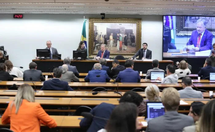 Comissão aprova sete candidatos ao TCU; votação secreta no plenário ocorre nesta terça-feira