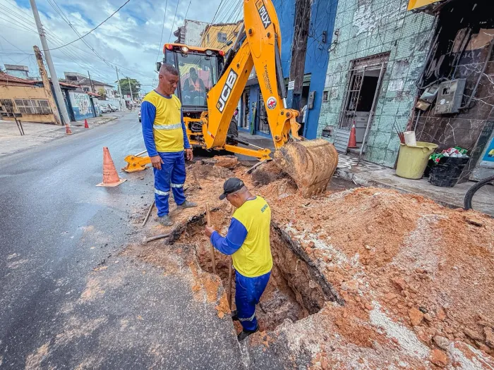 Ipitanga e Vilas do Atlântico recebem serviços de drenagem nesta segunda-feira (13)