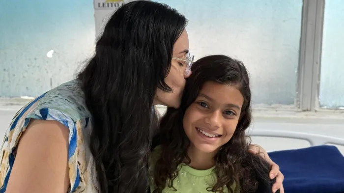 No HGE, a criança precisou ficar internada por seis dias e recebeu o carinho diário de sua mãe - Thallysson Alves / Ascom HGE
