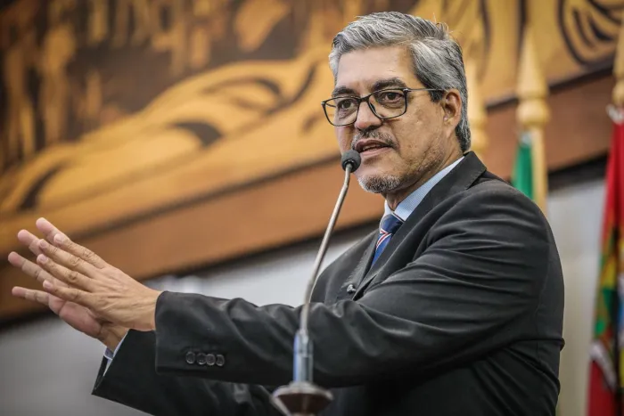 Edvaldo Magalhães denuncia “assalto nas alturas” e cobra explicações sobre aumento de passagens aéreas para municípios isolados do Acre