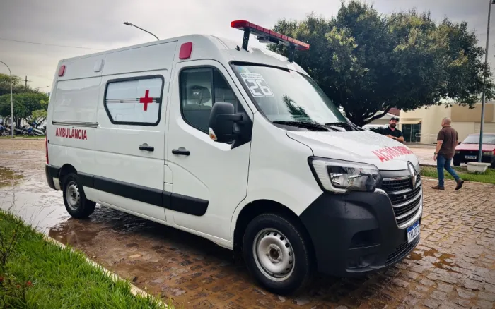  Nova ambulância foi entregue para atender moradores de Machadinho D'Oeste (Foto: Bruno Camurça I Assessoria parlamentar)