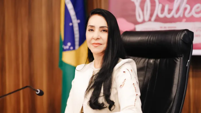 A deputada Cantora Mara Lima (Republicanos) assina o projeto de lei 331/2026. - Créditos: Assessoria Parlamentar