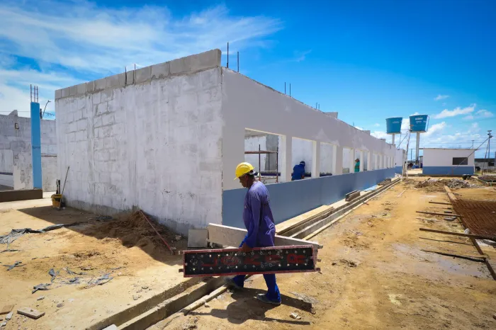 Obras em Escola do Coração em Jacarecica entram em fase final