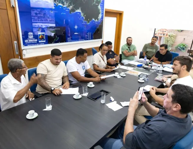 Prefeitura apresenta proposta de reajuste salarial e ampliação de benefícios aos servidores