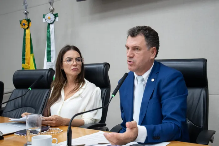 Comissão aprova gratificação e adicional de qualificação para carreiras típicas de Estado