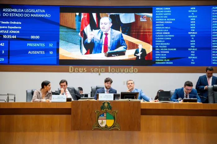 Sessão plenária na qual foram aprovados os Projetos de Lei de autoria da deputada Cláudia Coutinho