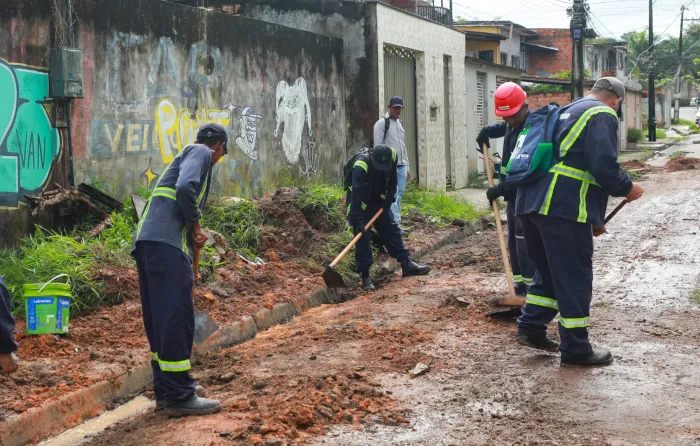 Prefeito visita mais cinco obras do Viva Bairro Terra Firme