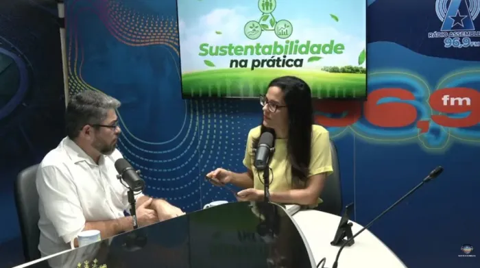 Maria Regina Teles, conversa com o secretário Sérgio Delmiro