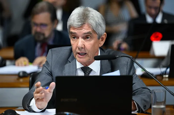 O senador Jaime Baghattoli relatou o projeto do senador Sérgio Petecão - Foto: Andressa Anholete/Agência Senado