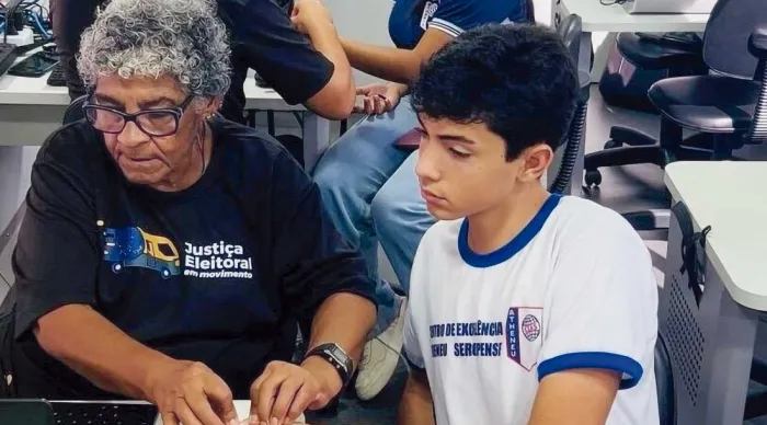 Centro de Excelência Atheneu Sergipense e Tribunal Regional Eleitoral promovem ação de emissão do título de eleitor