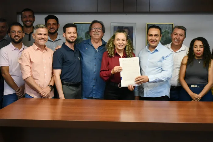 Gurupi entrega termos de reserva, escrituras e regularizações no PAIG e impulsiona desenvolvimento econômico