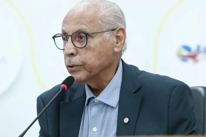 O deputado Júlio Campos deu parecer em 15 matérias.Foto: Helder Faria