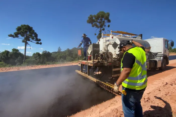 Pavimentação da PR-092 em Doutor Ulysses entra em nova etapa