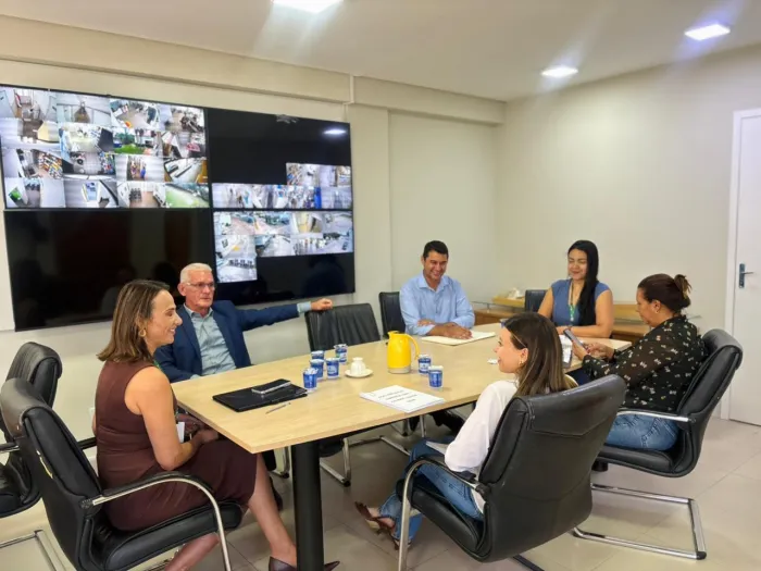 Secretária de Saúde discute avanços estratégicos em reunião com vereador