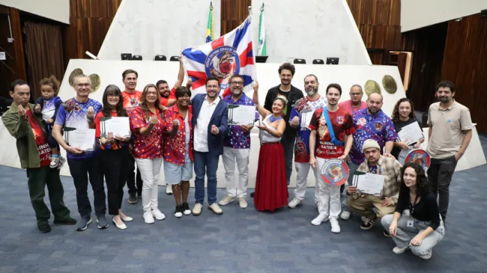 Assembleia Legislativa homenageia escola de samba Rosa do Povo, campeã do Grupo de Acesso do Carnaval de Curitiba