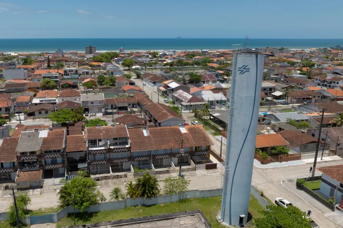 Sanepar vistoria ligações de esgoto no Litoral e orienta clientes sobre ligação correta