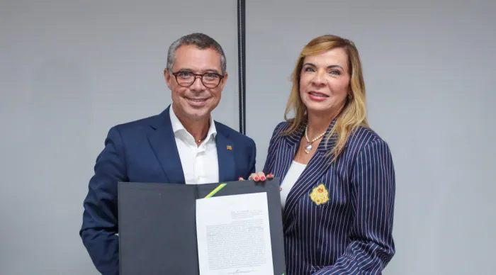 Governador Fábio Mitidieri transmite interinamente cargo à presidente do TJSE