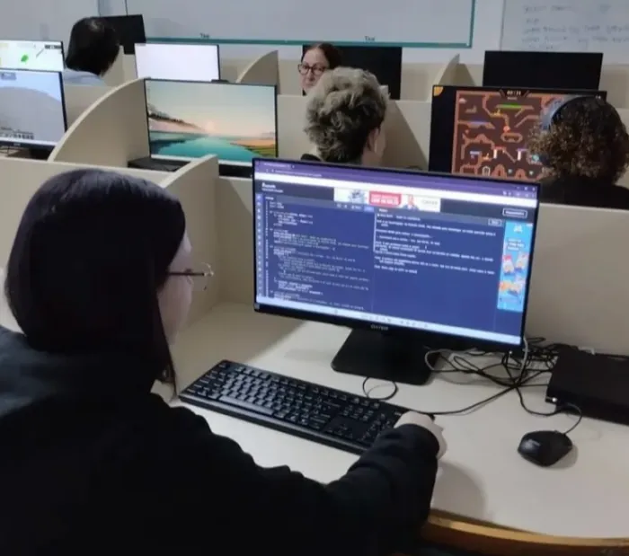 Estudante da rede estadual de SC desenvolve plataforma de IA e destaca potencial do Ensino Técnico Gratuito