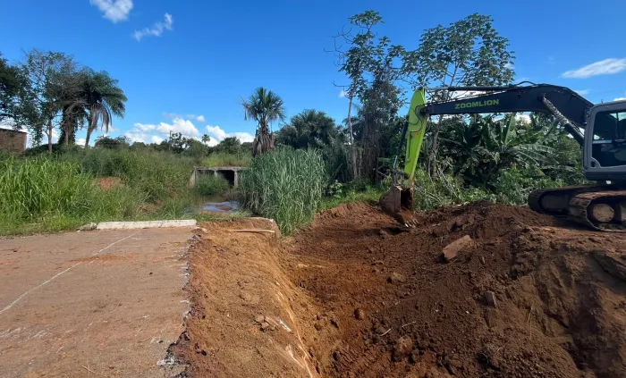 Obra na Rua MS-23 começa com escavação para construção da ponte - Crédito da foto: Divulgação Seihab