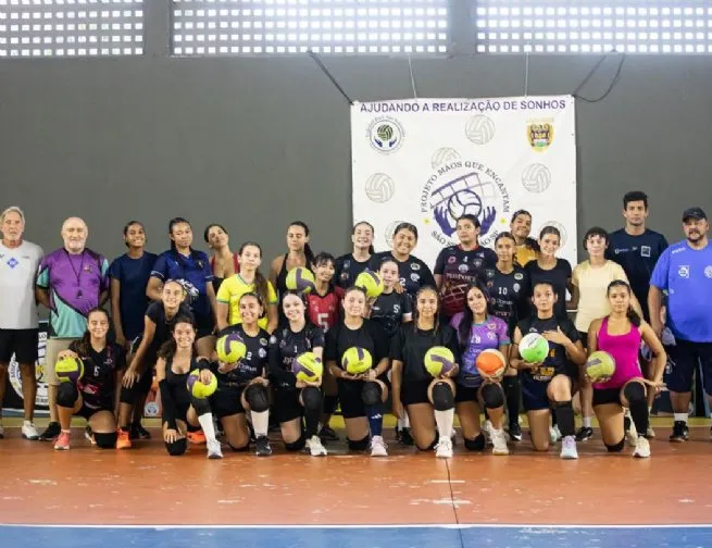 São Sebastião fortalece base do voleibol municipal com escolinhas esportivas e revela novos talentos