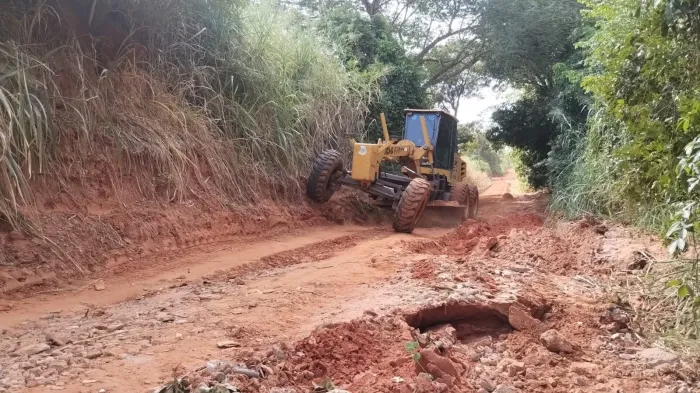 Manutenção de vias urbanas e rurais mobiliza equipes da Sosp nesta quinta-feira