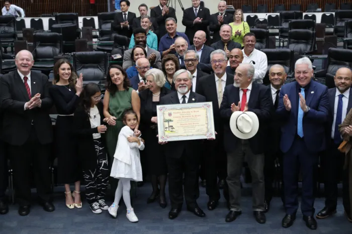 Professor Ademilson José Miranda recebe título de Cidadão Benemérito do Paraná