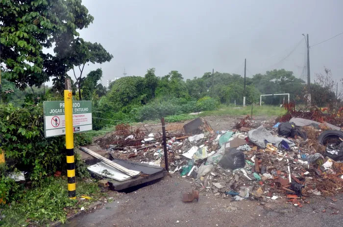 Emlur alerta população sobre descarte correto de entulhos de obras