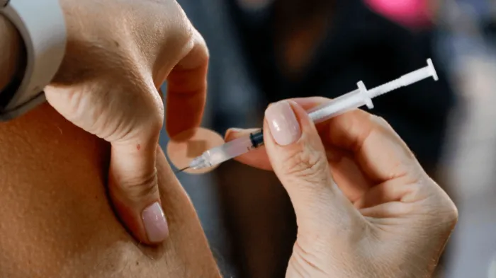 Saúde leva vacinação contra gripe a dois shoppings no fim de semana