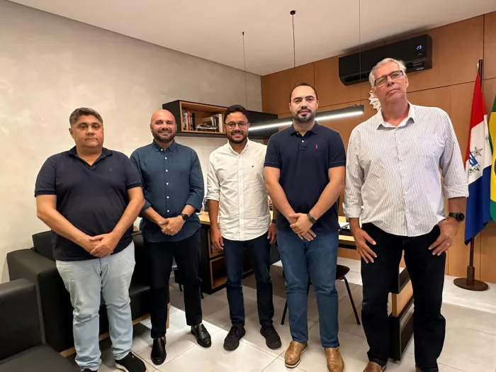 Equipe da Secom durante encontro com prefeito de Maribondo - Antônio Medeiros