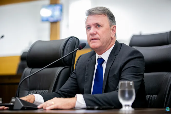  Luizinho Goebel ressaltou que a entrega faz parte de um conjunto de ações voltadas ao fortalecimento da estrutura do município (Foto: Thyago Lorentz | Secom ALE/RO)