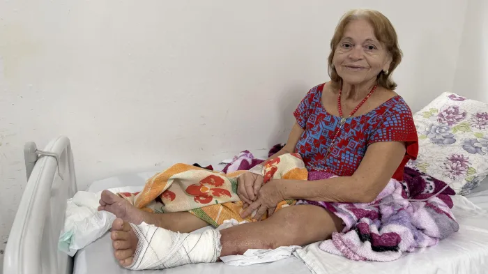 Aposentada recebeu atendimento especializado e destacou o cuidado humanizado durante a internação - Thallysson Alves / Ascom HGE