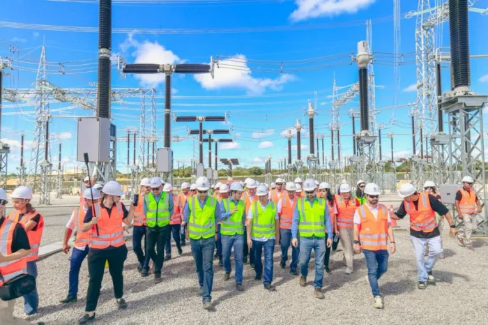 Governador acompanha implantação de linha de transmissão que vai ampliar distribuição de energia renovável do estado