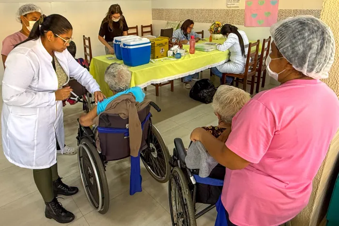 Secretaria Municipal de Saúde intensifica vacinação dos idosos contra influenza