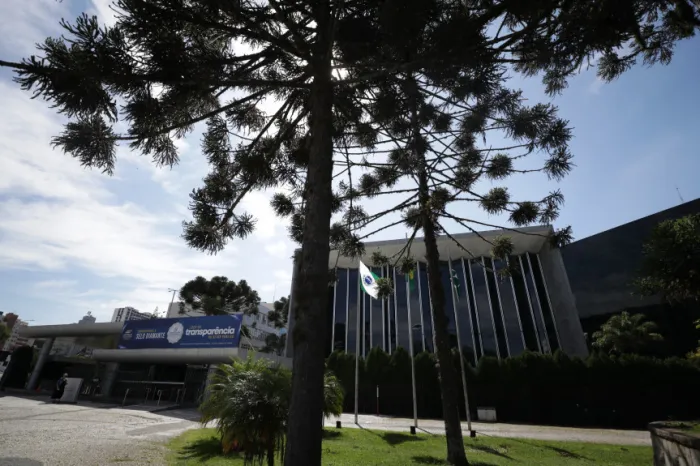 Lançamento de plataforma legislativa, homenagens e visita do ex-presidente Michel Temer pautam semana na Assembleia Legislativa do Paraná