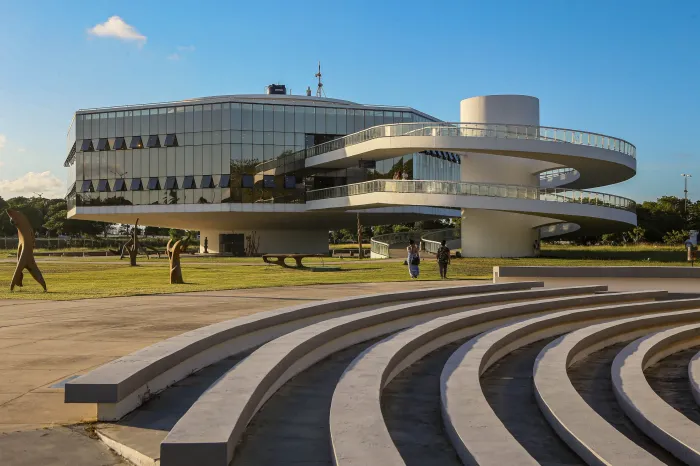 Estação Cabo Branco recebe exposição de artista francesa que percorre imagens, memórias e espiritualidades