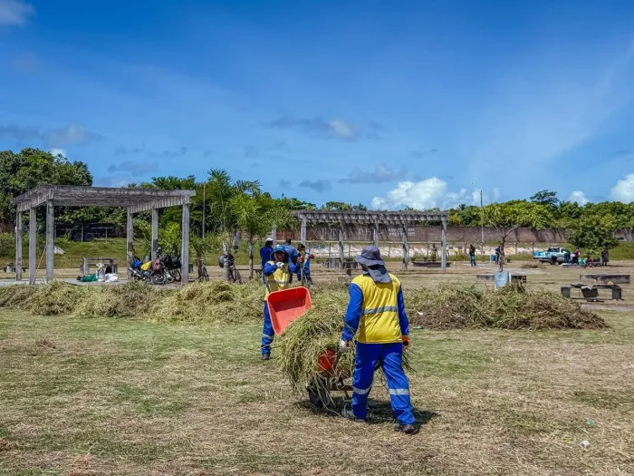 Prefeitura de Lauro de Freitas realiza mutirão de limpeza no Parque Alameda dos Ingazeiros, no Centro