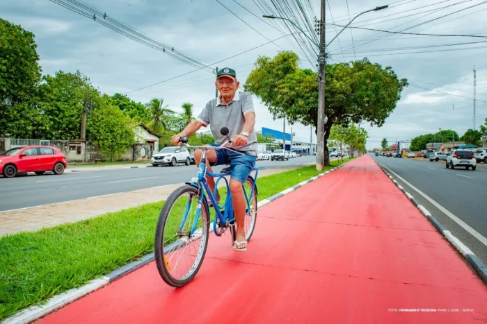 MOBILIDADE URBANA Prefeitura revitaliza mais de 2 km de ciclovia na Av. Capitão Júlio Bezerra 