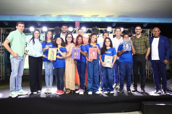Estudantes da ETI Santa Bárbara lançaram cinco livros com histórias reais vividas por eles - Crédito da foto: Pedro Barbosa
