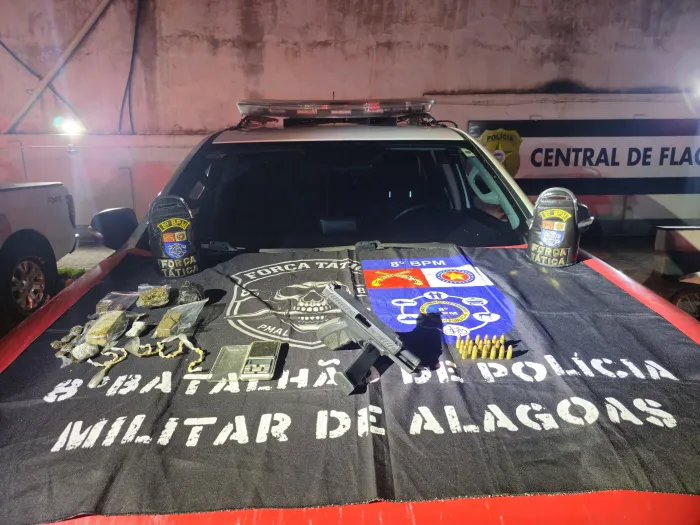 Foram apreendidos uma pistola calibre 9mm, com carregador e 17 munições, aproximadamente 190 gramas de maconha - Ascom PMAL