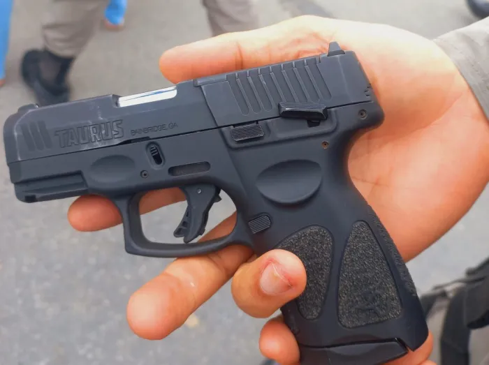 Polícia Militar cumpre mandados judiciais e realiza prisões por porte ilegal e furto no interior