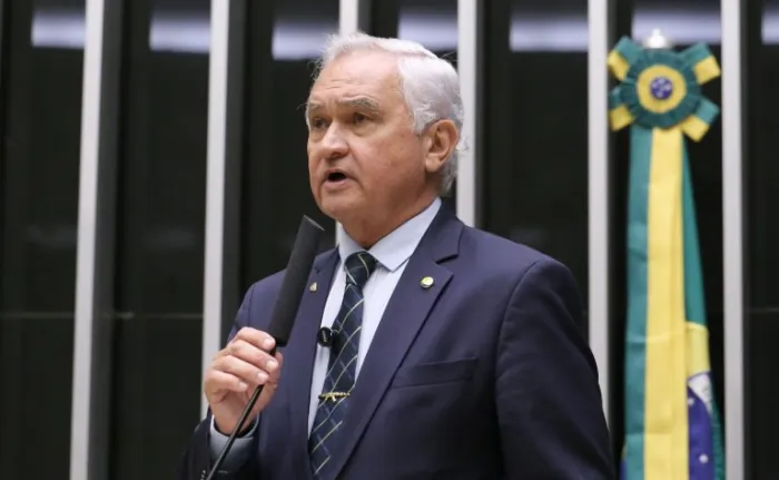 Comissão aprova novas regras para naturalização de imigrantes no Brasil