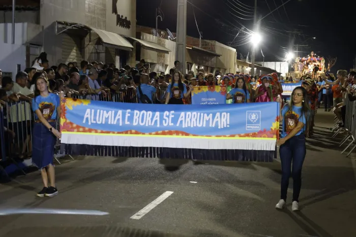 Rajada celebra 95 anos com desfile emocionante e tema ‘Casamento na Roça’