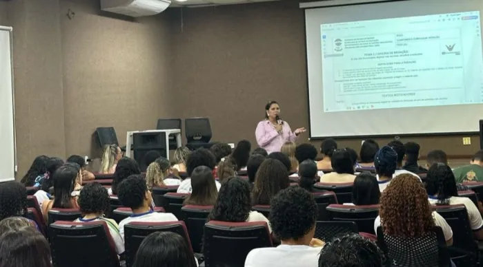 PreUni amplia oficinas de redação e fortalece preparação de estudantes para o Enem