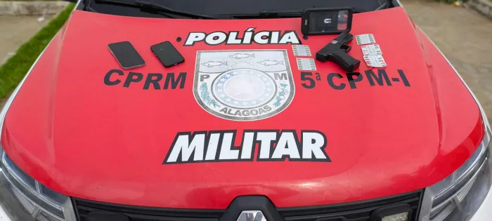 Ação integrada resultou na detenção de dois indivíduos que estavam portando um simulacro e 34 cápsulas de rohypnol - Ascom PMAL