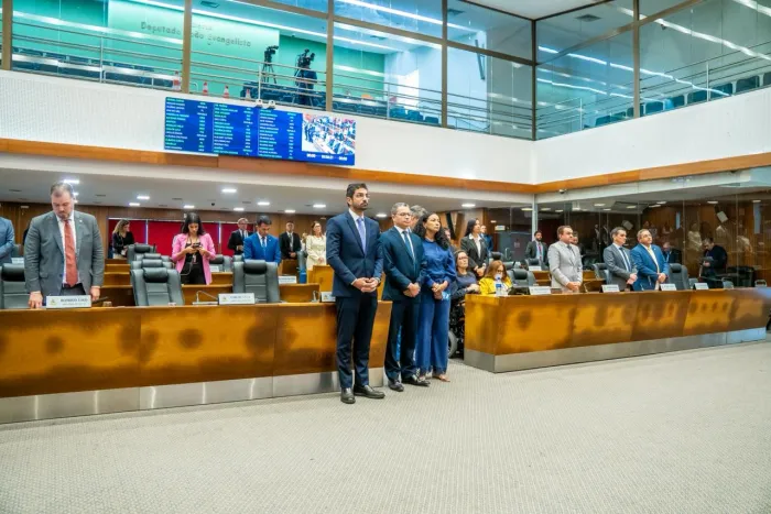 Assembleia faz minuto de silêncio pelo falecimento de bordadeira de Viana e criança de um ano