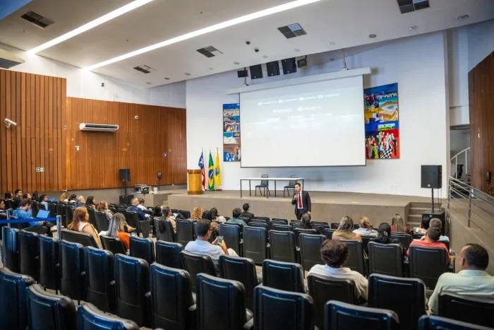 Escola do Legislativo promove curso sobre marketing político