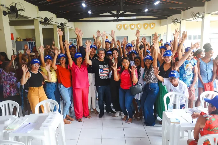 Deputado Osmar Filho, Clara Gomes, equipe e beneficiários do mutirão Cuidar dos Olhos, em Cajari