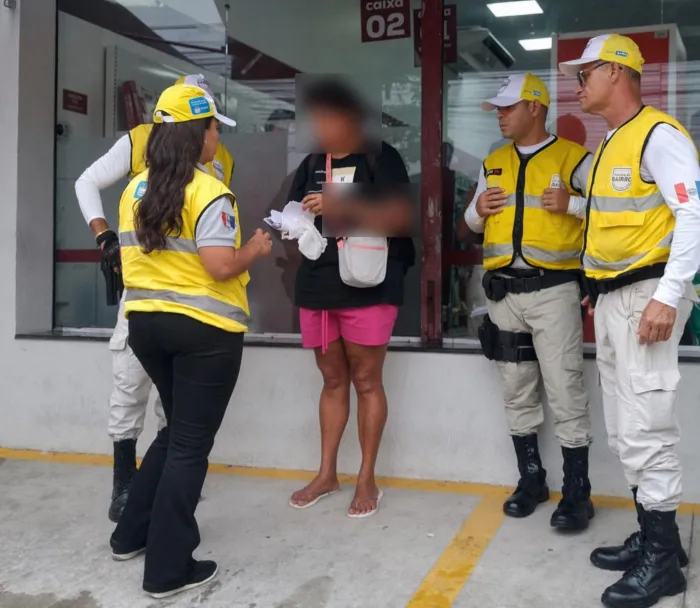 Ronda no Bairro presta assistência à mulher vítima de violência doméstica durante feriadão, no Benedito Bentes