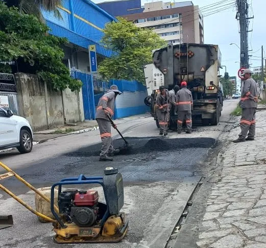 Seinfra segue com operação tapa-buraco em 22 bairros de João Pessoa